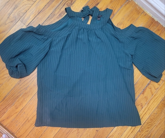 Ann Taylor Green Top Cold Shoulders. EUC Whimsical Fairy Girly - Picture 2 of 10